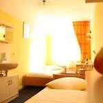 Hotel-pension Insor 招待所 *